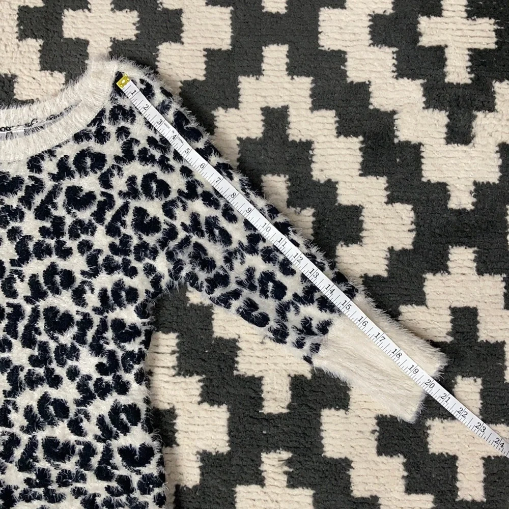 Versona Black & White Leopard Fuzzy Sweater Med